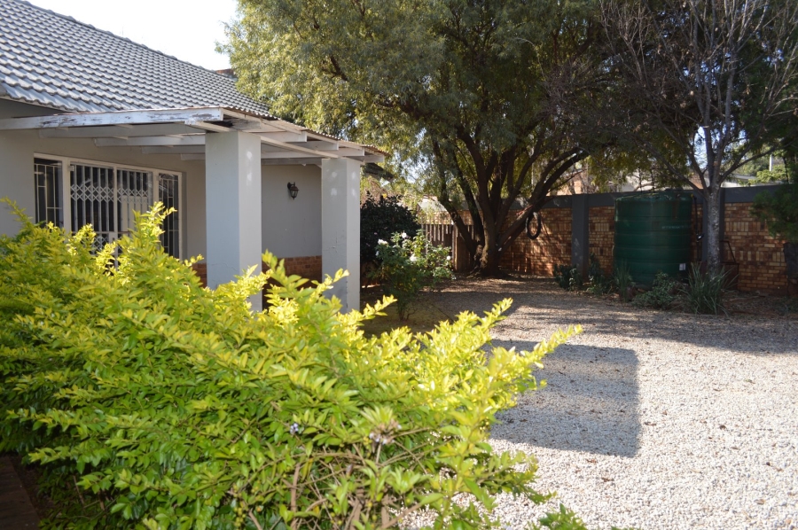 To Let Commercial Property for Rent in Flamwood North West